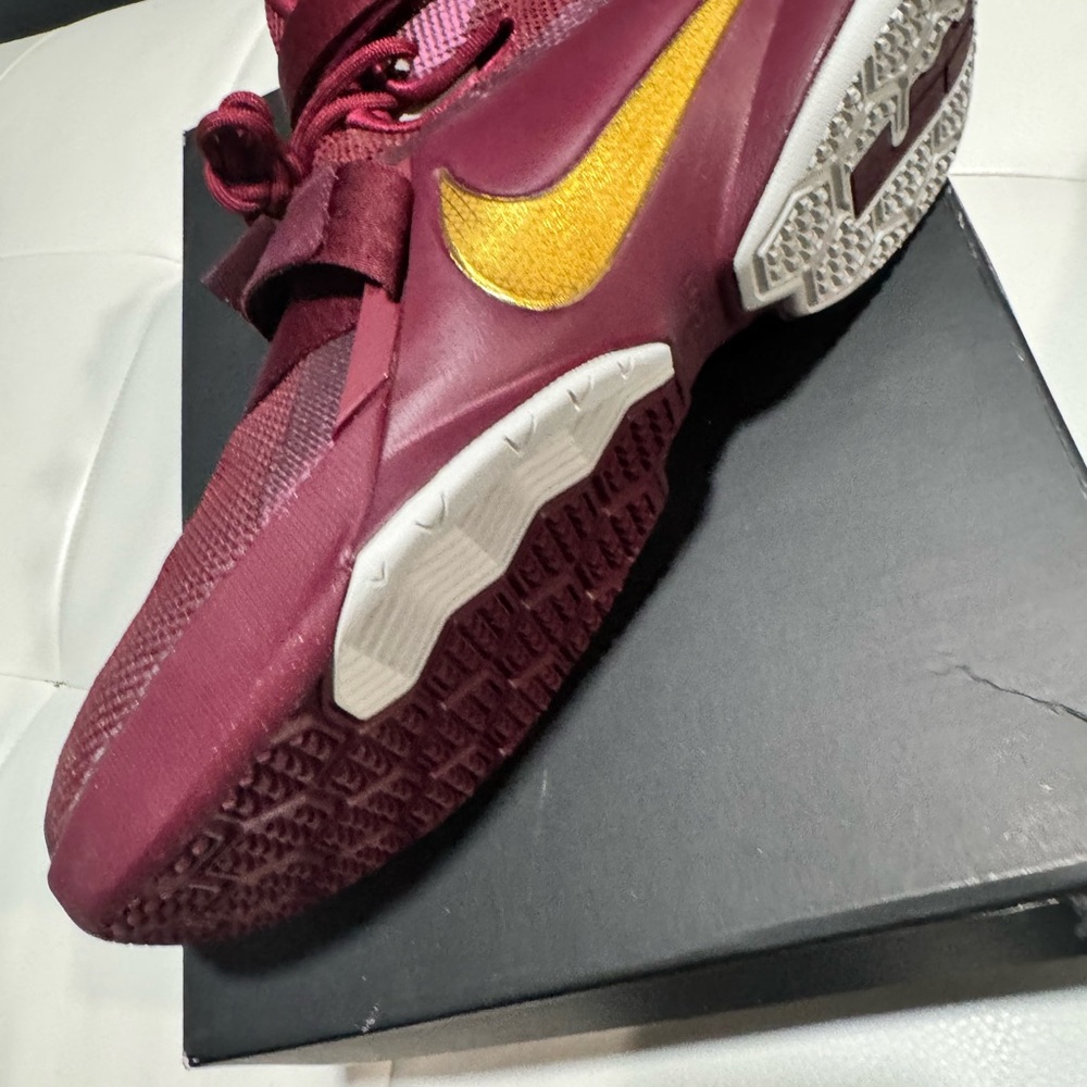 Nike Red and Gold Sneakers with Sleek Design - Picture 3 of 10